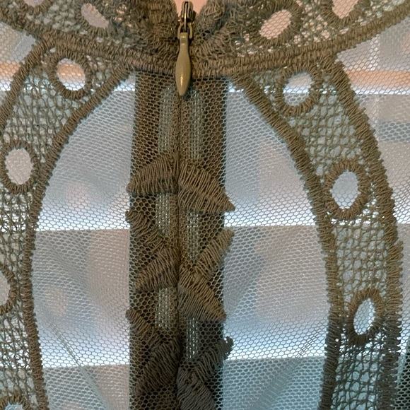 One piece - Picture 7 of 8